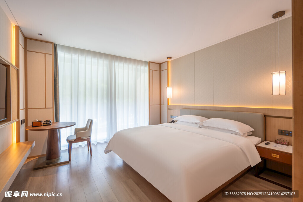 现代简约风格温馨酒店客房