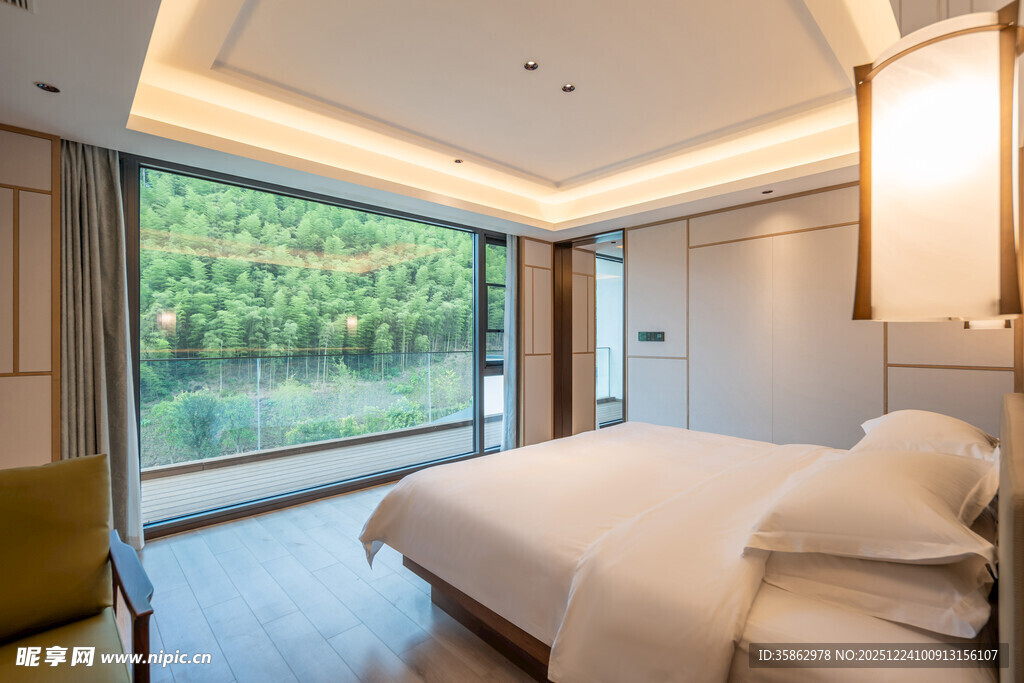 现代简约风温馨卧室空间