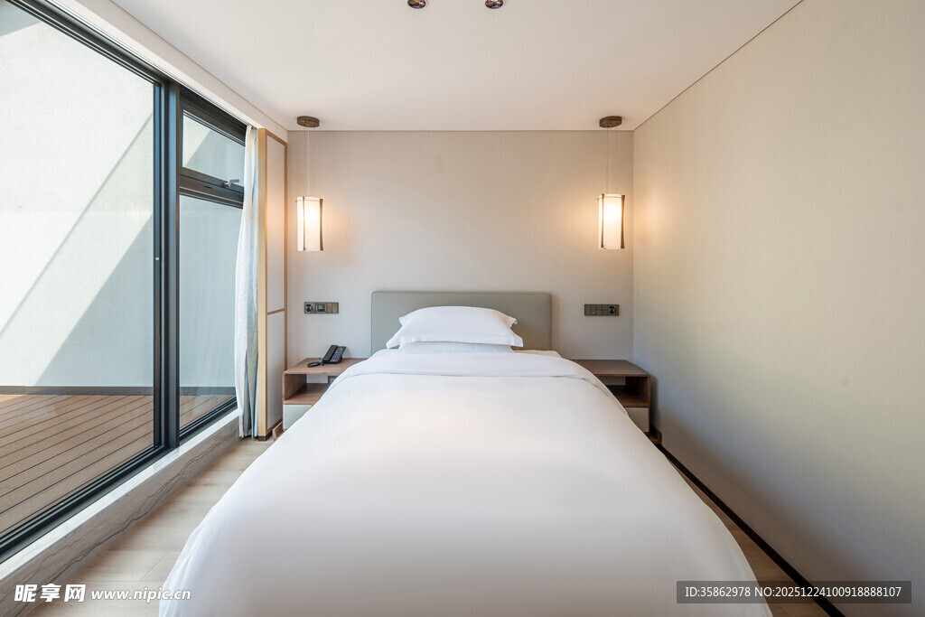 简约现代风格的温馨卧室