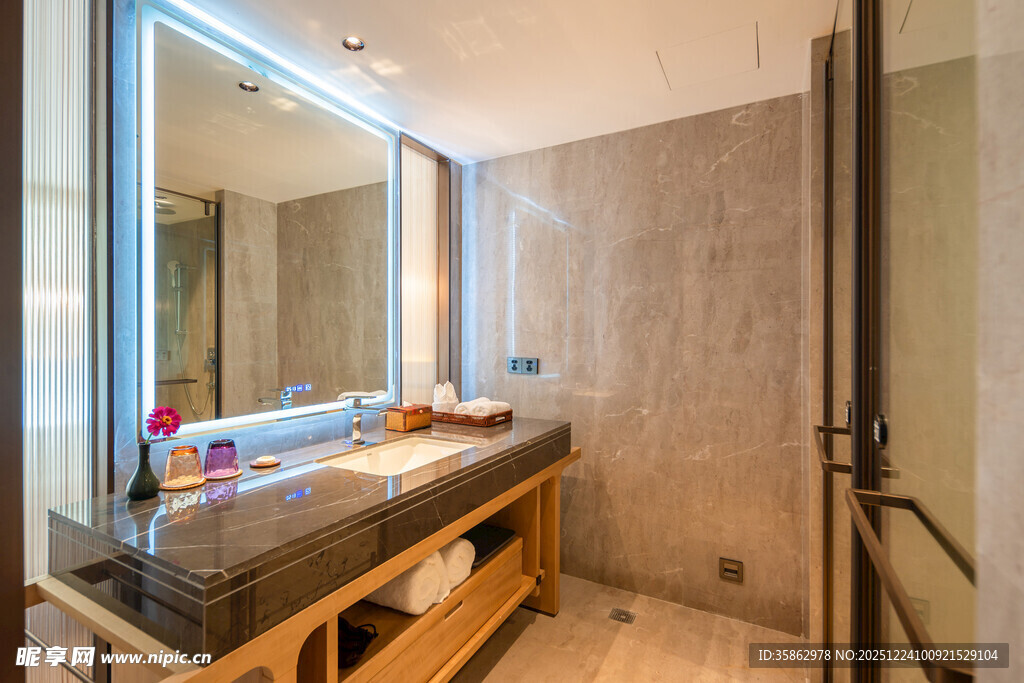 现代简约风格的浴室空间