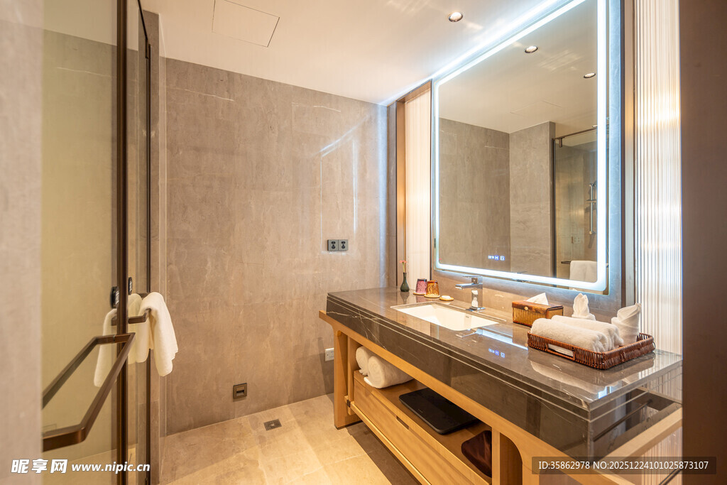 现代简约风格的浴室空间