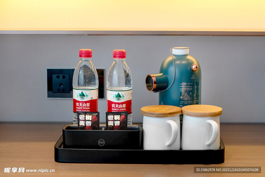 酒店客房内的饮品与器具