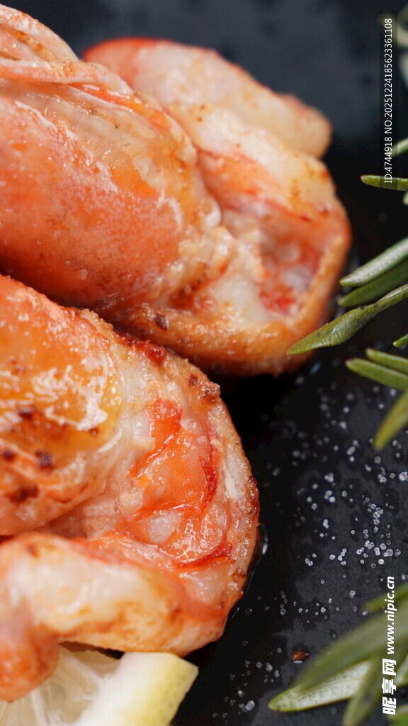 香煎大虾配柠檬迷迭香