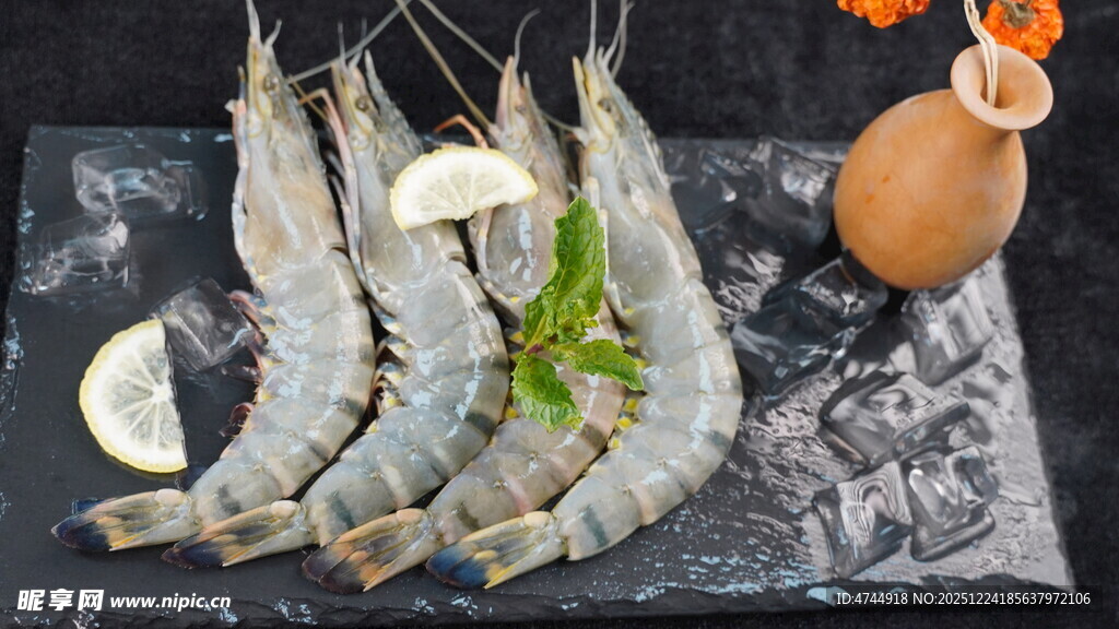 新鲜大虾配椰汁与柠檬 黑虎虾