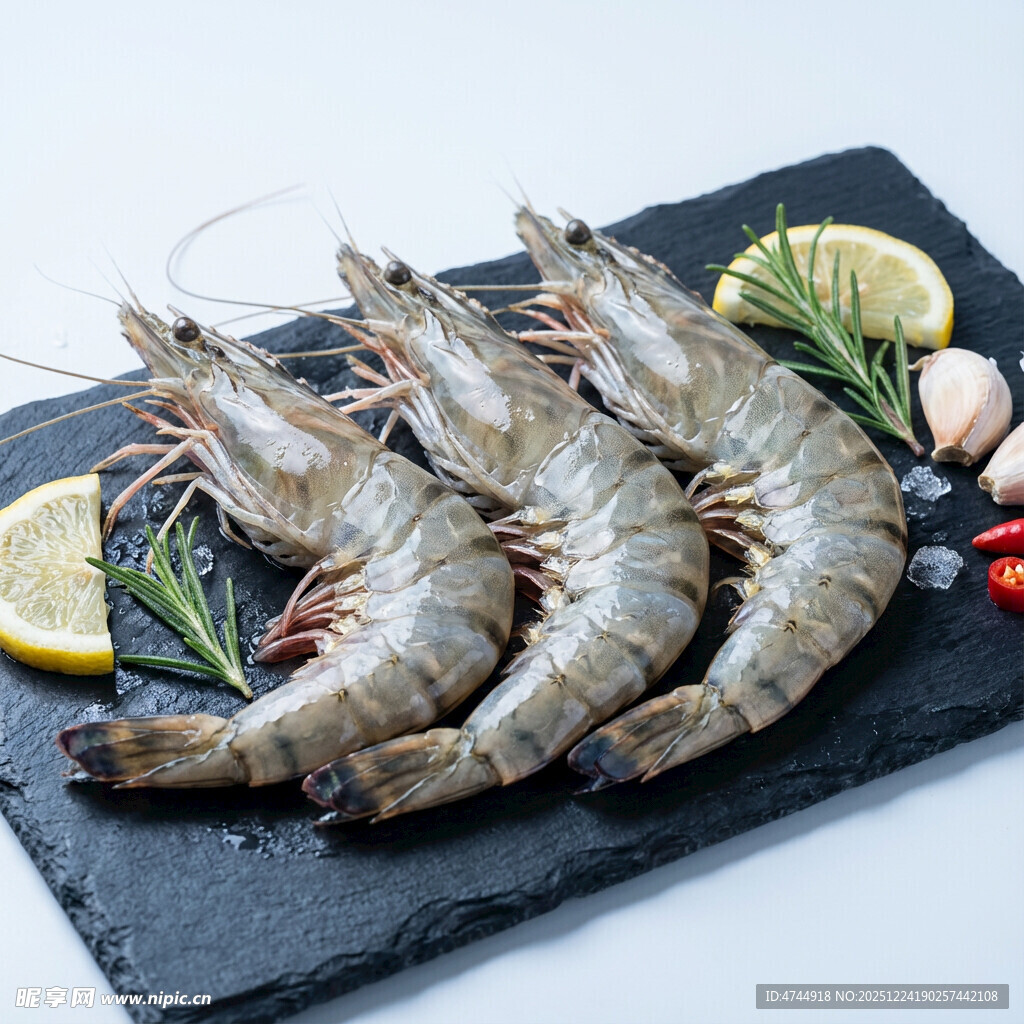 新鲜大虾摆盘 配柠檬香草