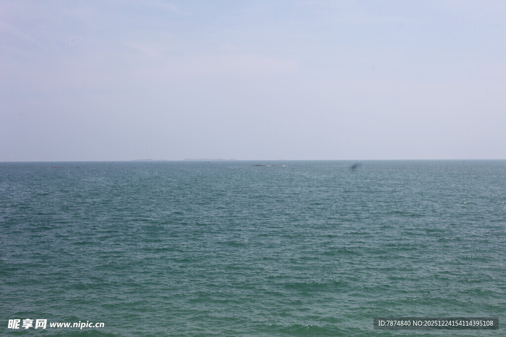 广阔海面 一叶孤舟