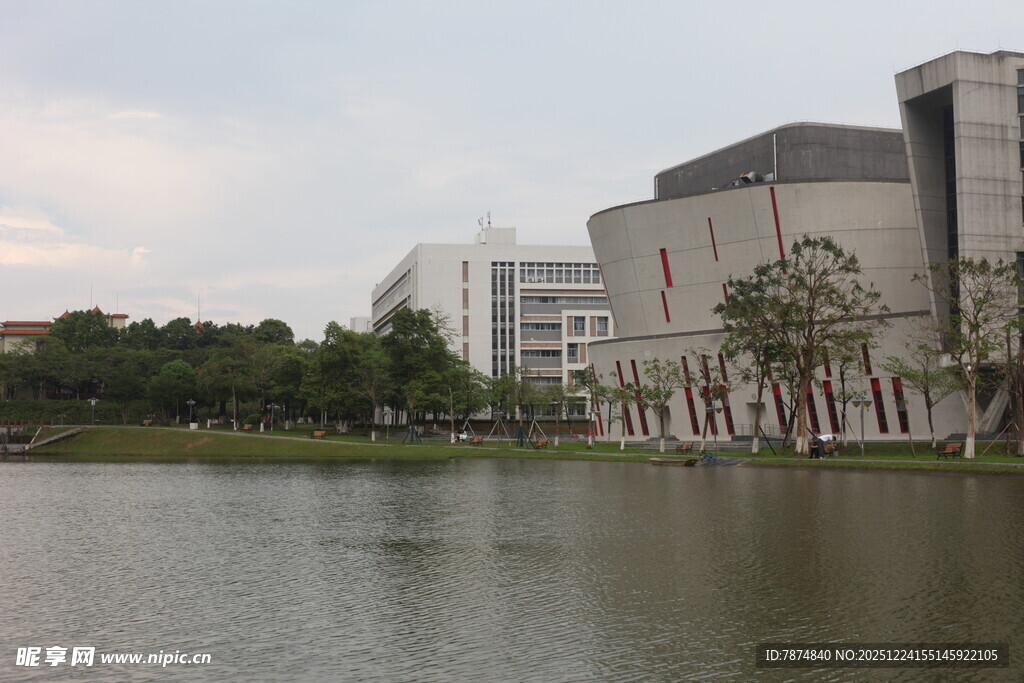 湖畔现代建筑景观