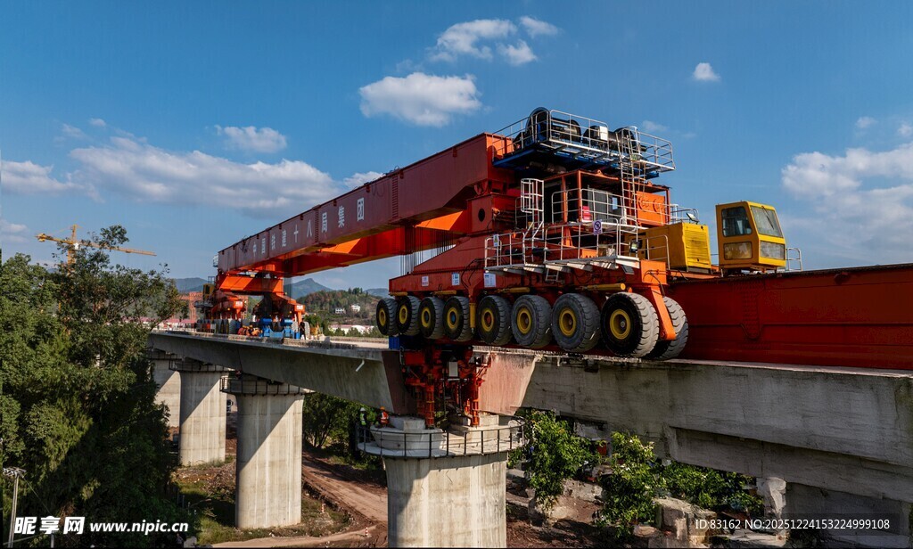 铁路架桥机作业场景