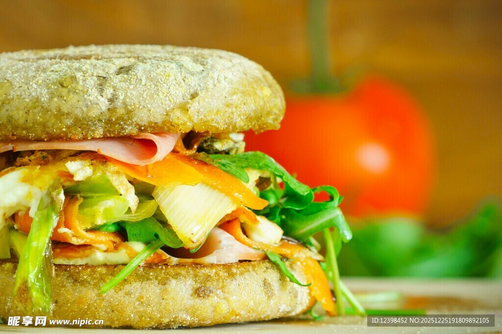 美味多层三明治诱人呈现