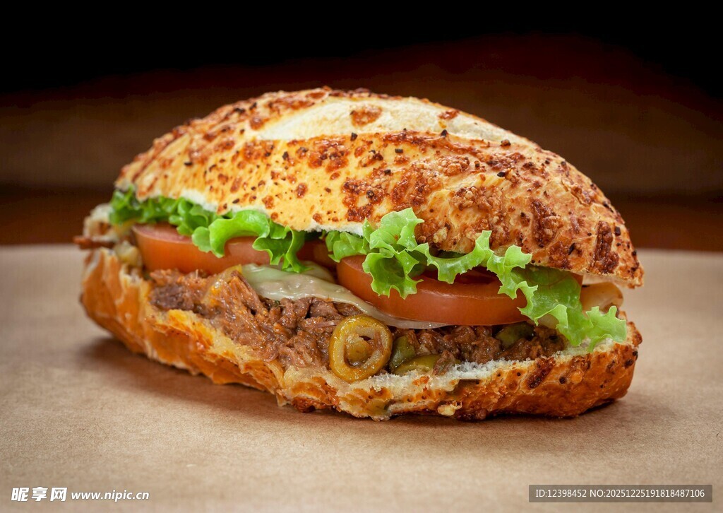 美味多层牛肉汉堡