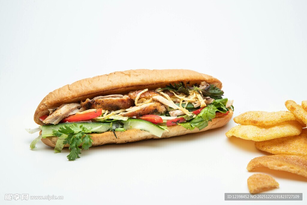 美味鸡肉三明治配薯条