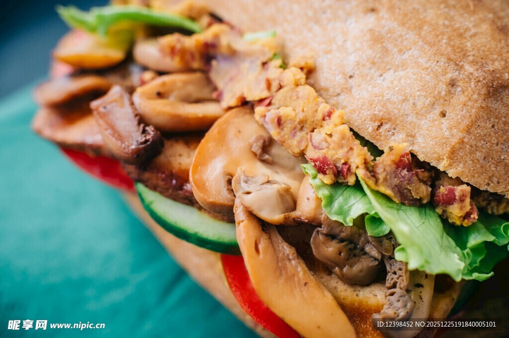 美味丰盛的特色夹心三明治