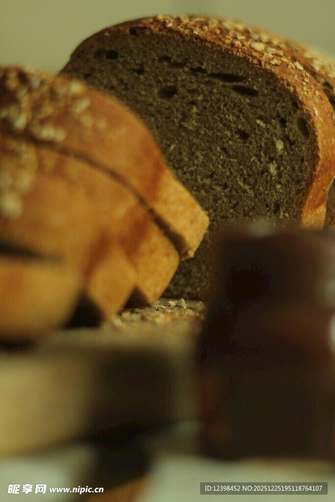 美味全麦面包展示