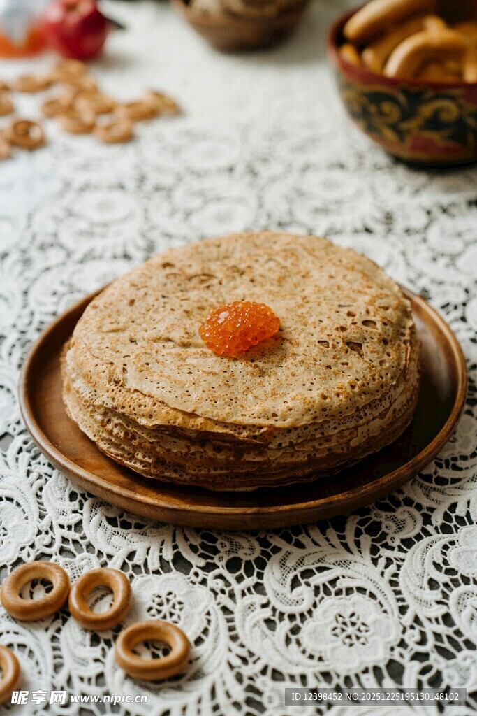 美味煎饼配点缀小食