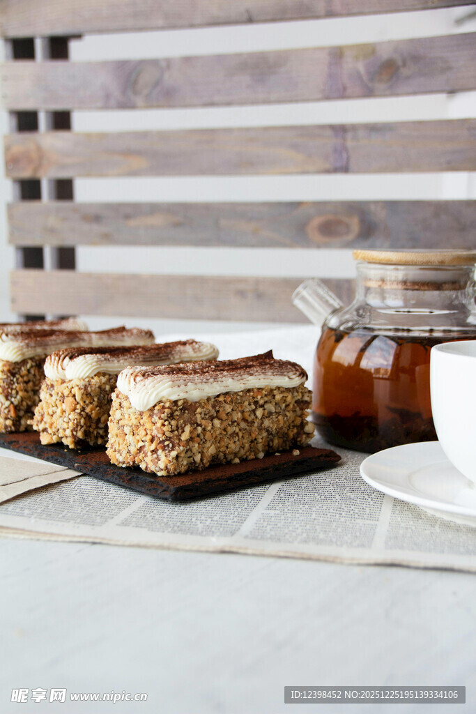 美味糕点搭配茶饮