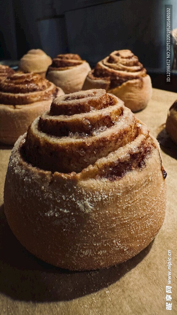 美味螺旋面包整齐摆放