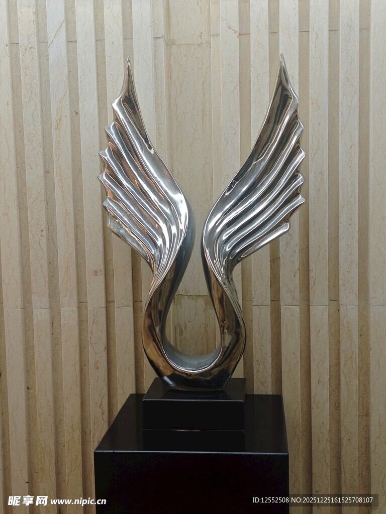 金属翅膀雕塑摆件