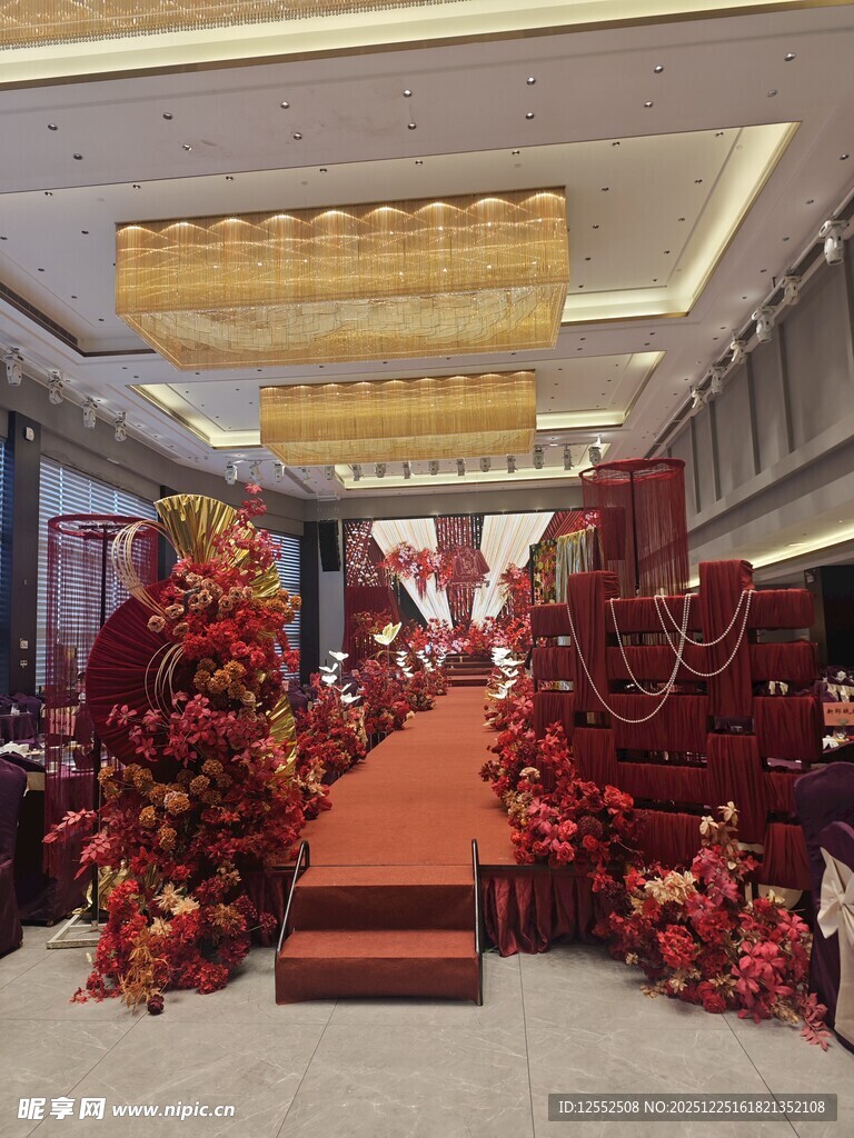 喜庆中式婚礼现场布置