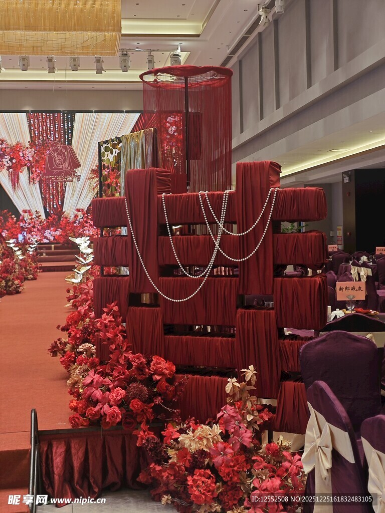 喜庆红色婚礼装饰布置