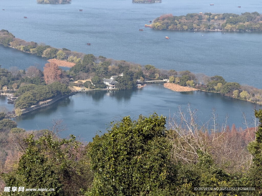 俯瞰秀丽湖景与岛屿风光