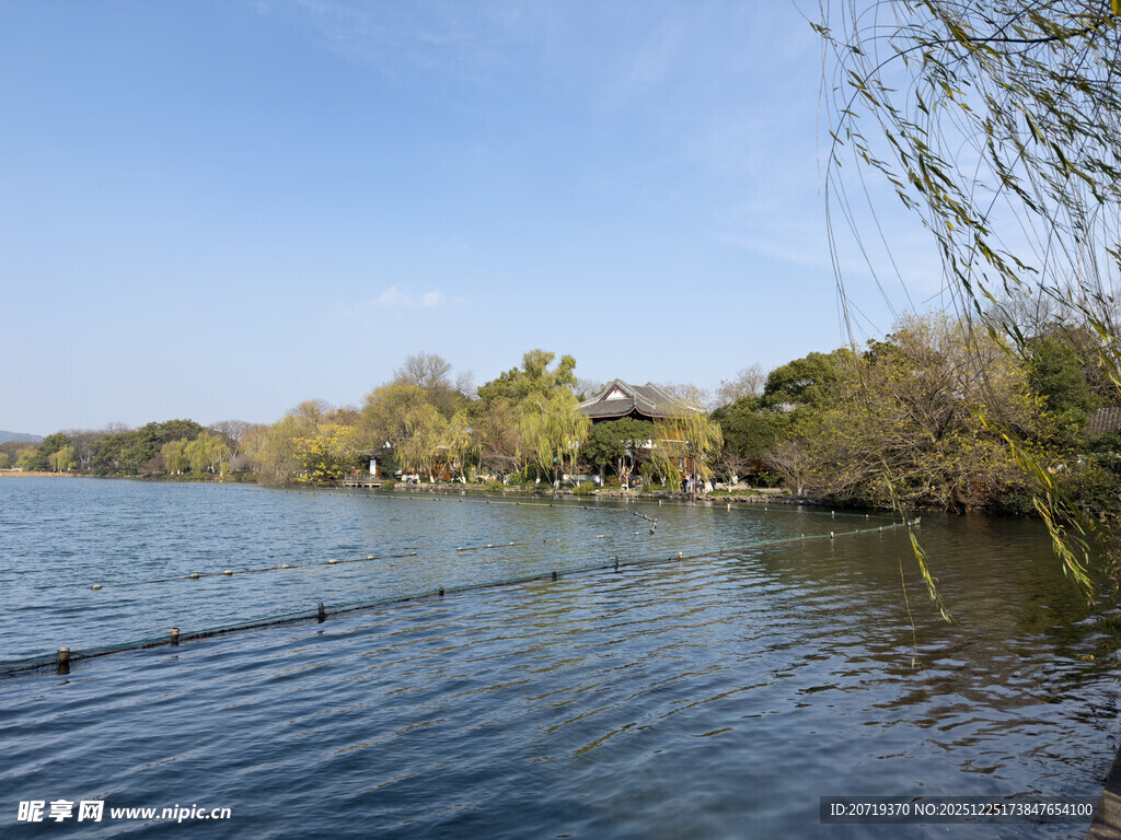 湖畔风光