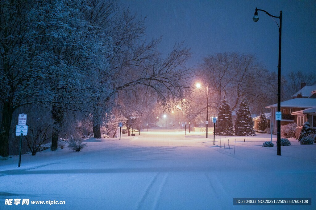 雪夜街道 静谧的冬日景象