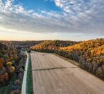 秋日公路航拍美景