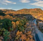 秋日山间公路美景