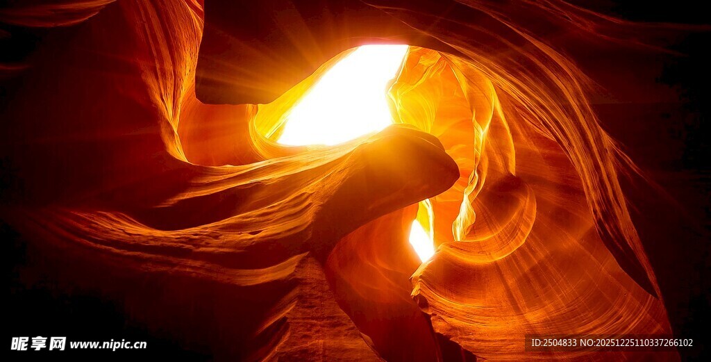 羚羊谷内的光影奇幻景观