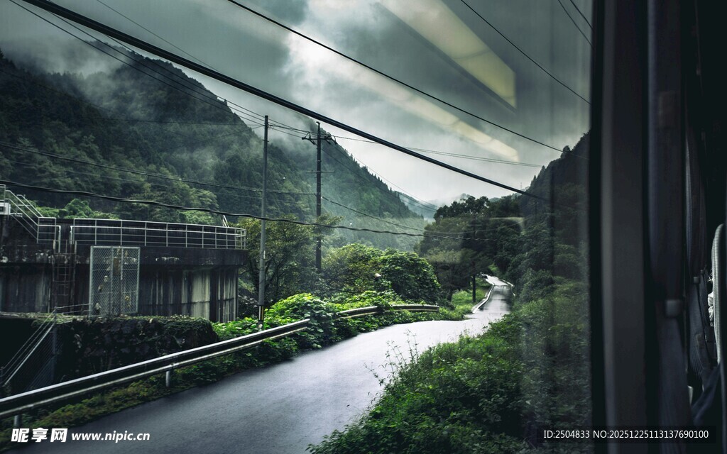 车窗外的山水风光