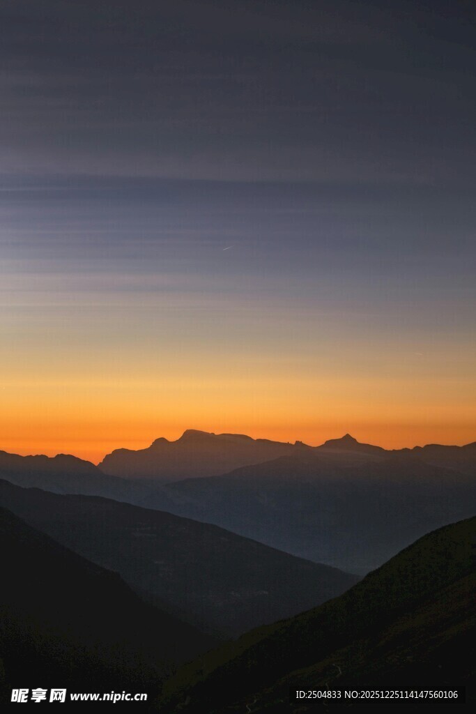 山间壮丽日出美景