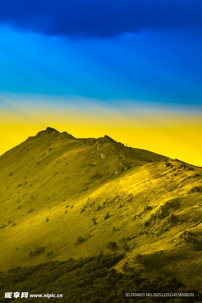 壮丽山景 天空色彩斑斓