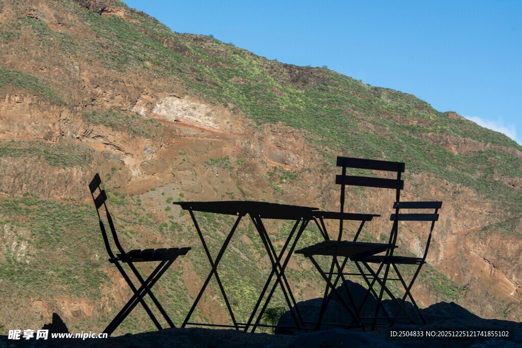 山间户外桌椅 惬意景致
