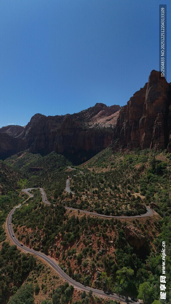 壮丽峡谷风光俯瞰图