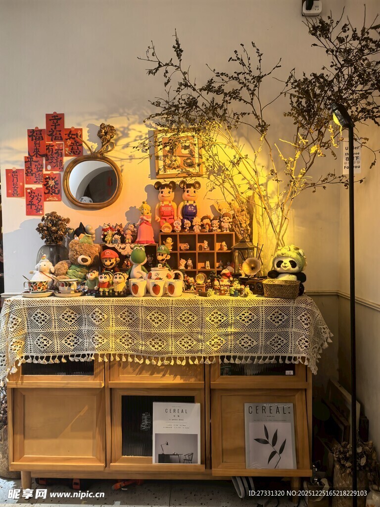 温馨手办陈列装饰场景