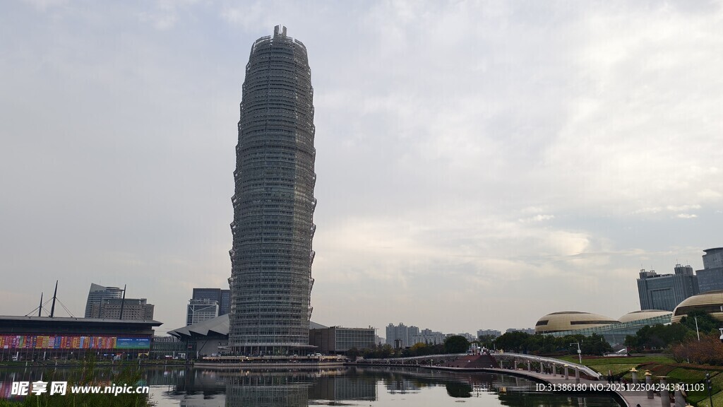 高耸摩天大楼城市景观