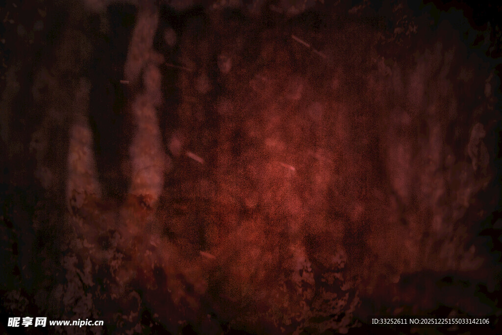 神秘暗红色森林景象