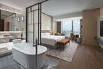 现代豪华卧室浴室一体化空间