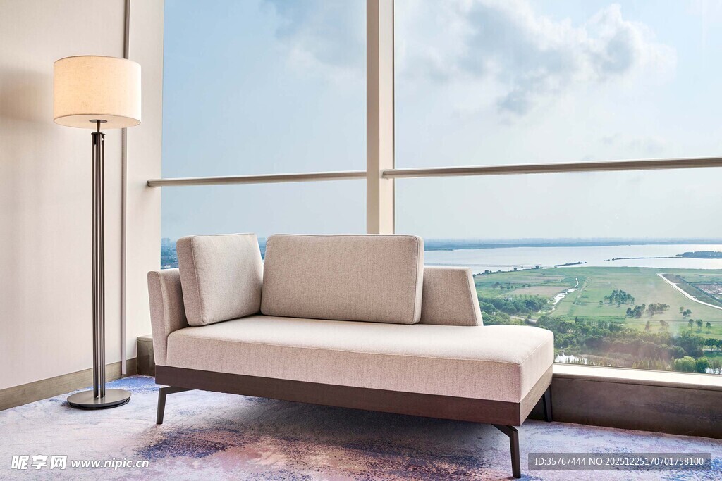 窗边舒适单人沙发景观