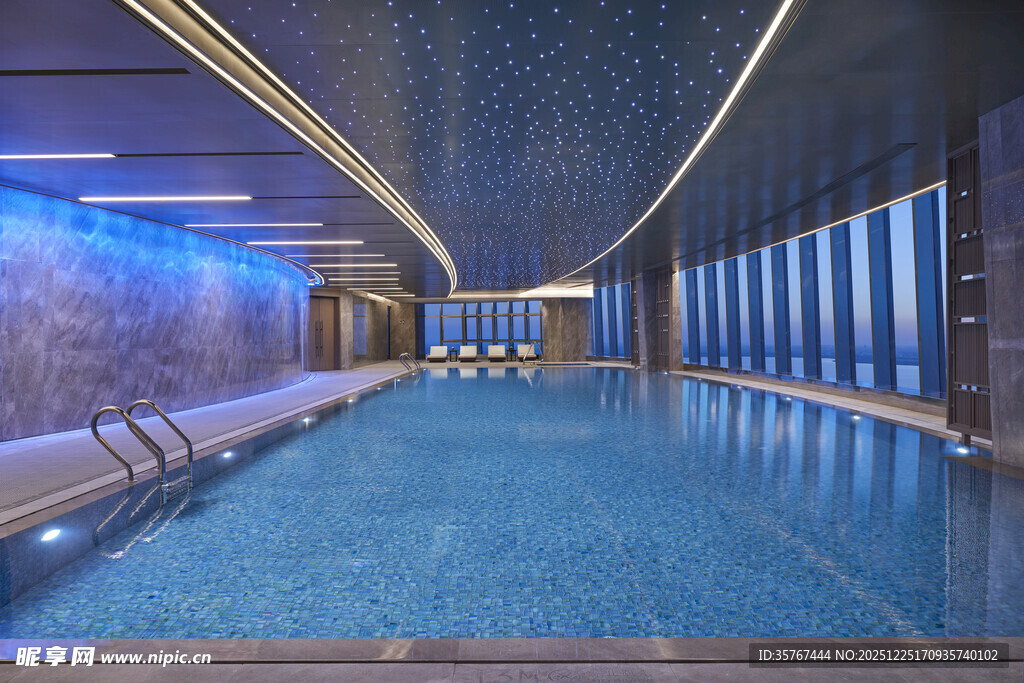 豪华室内泳池科技感氛围
