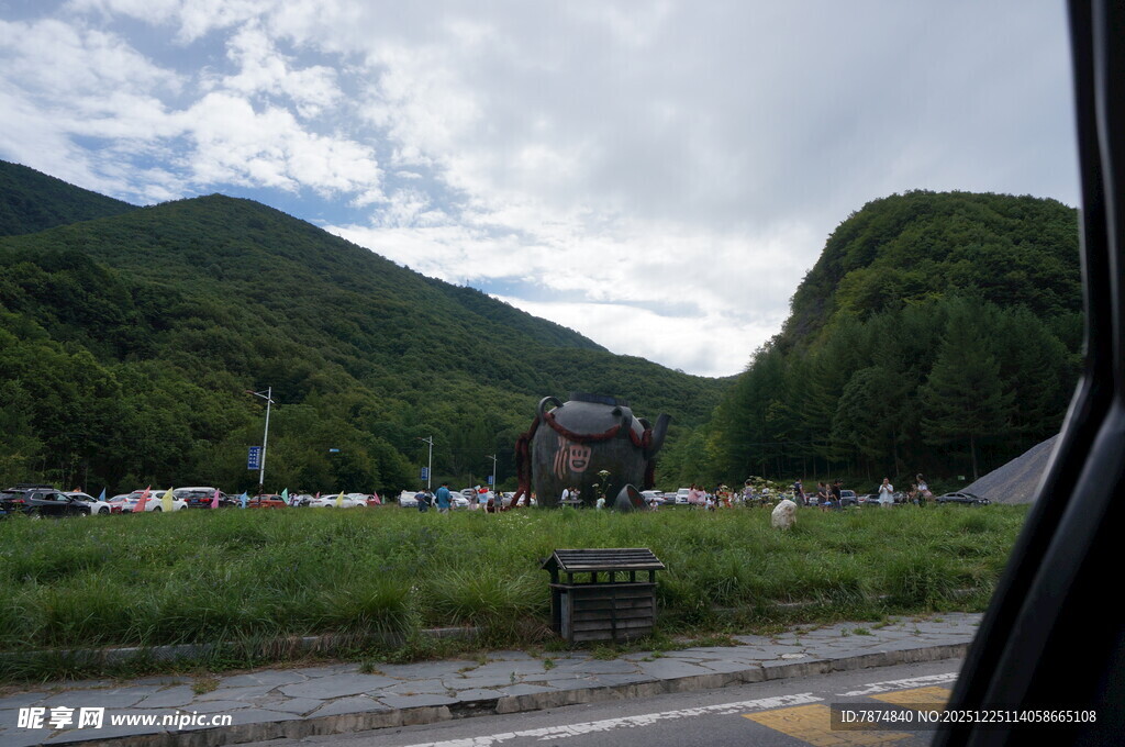 车窗外的山野风光