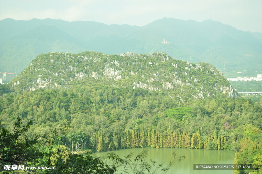 青山绿水间的秀丽风光