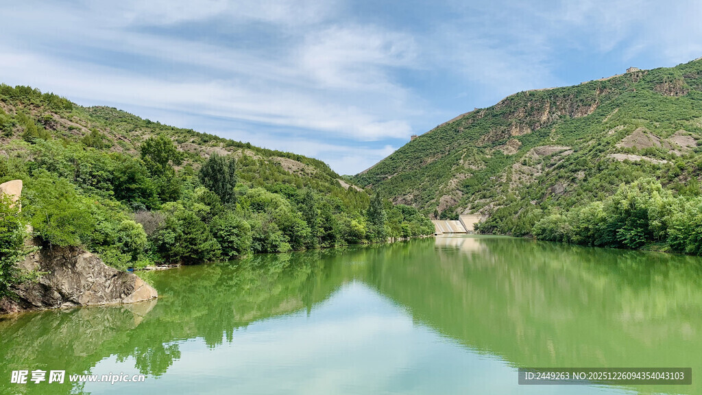 全幅高清 长城与水库