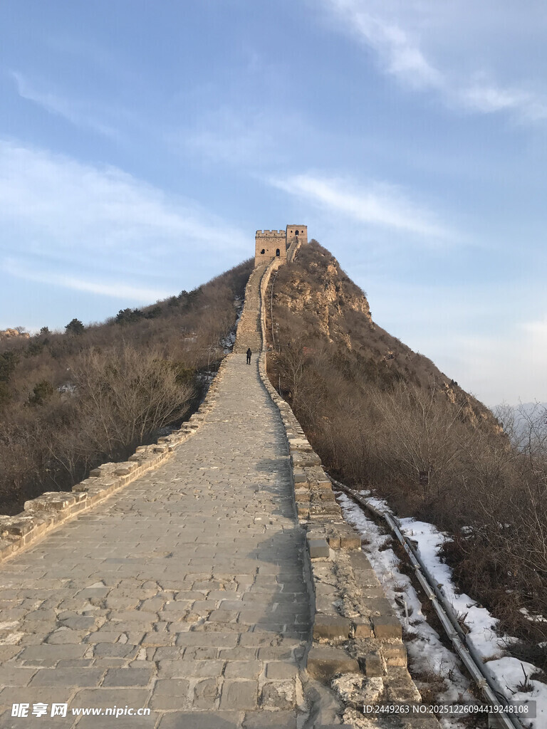 全幅高清 冬日雪景中的雄伟长城