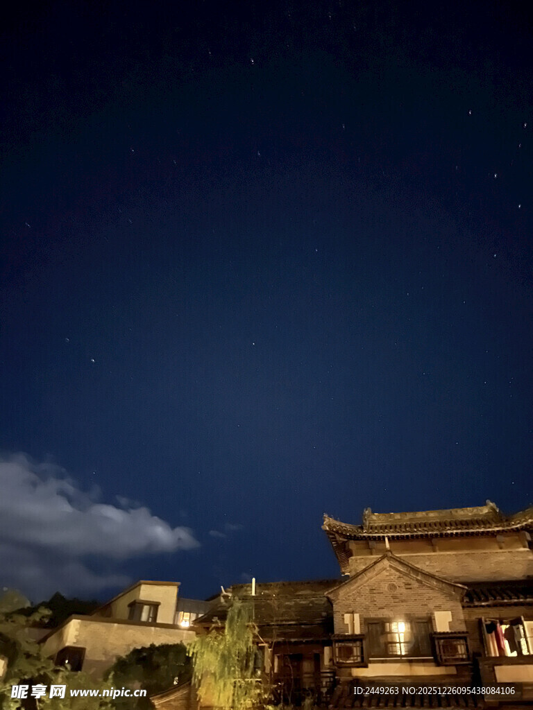 全幅清古镇夜景静谧夜色中的古韵