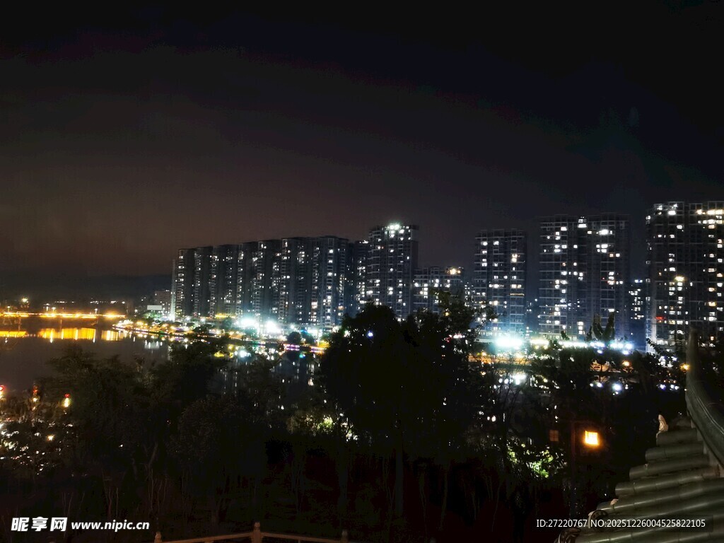 城市璀璨夜景俯瞰图