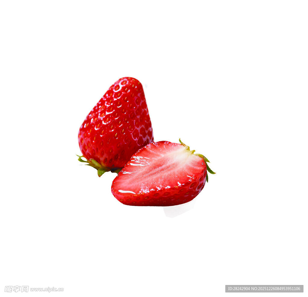 新鲜切开的红草莓