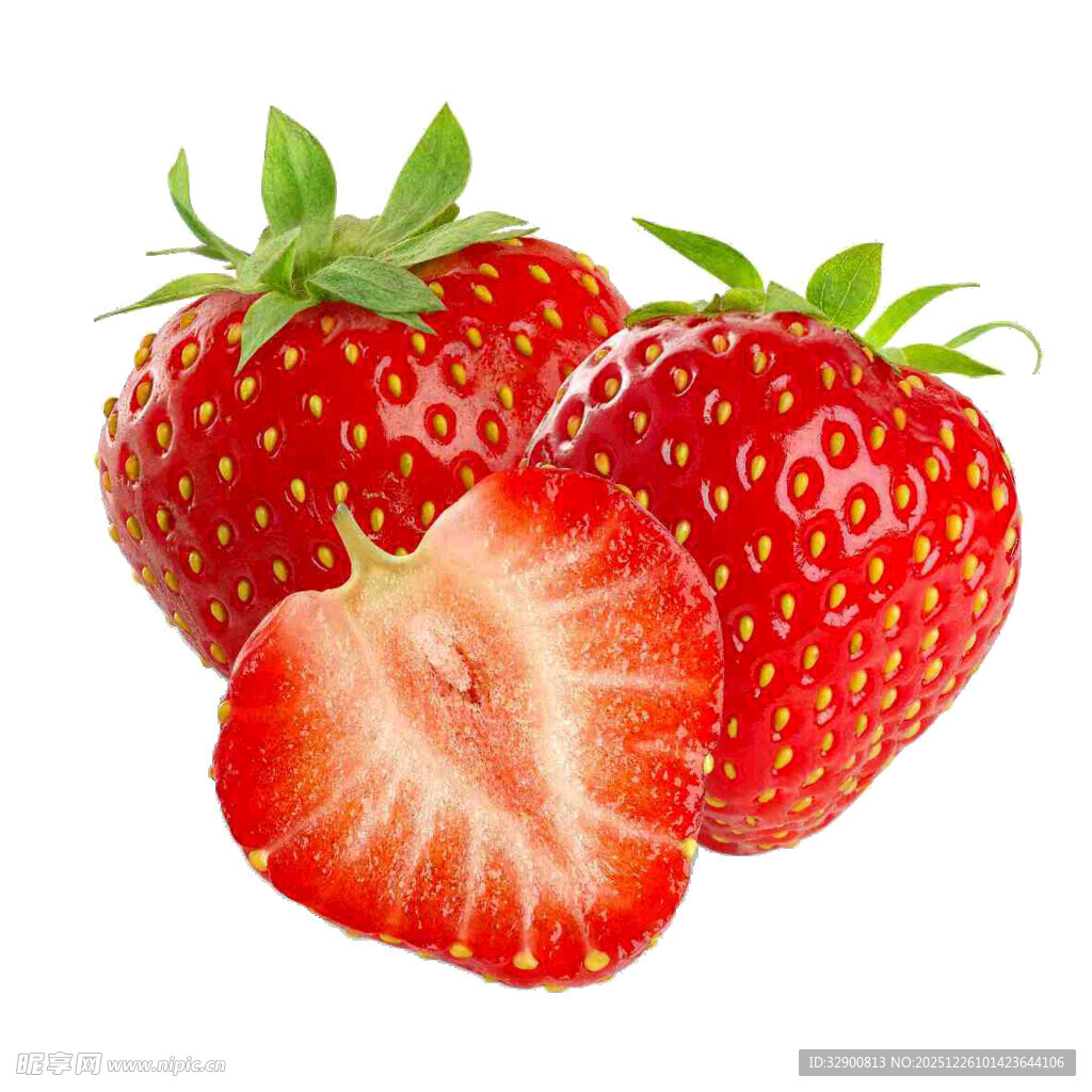 新鲜诱人的三颗草莓