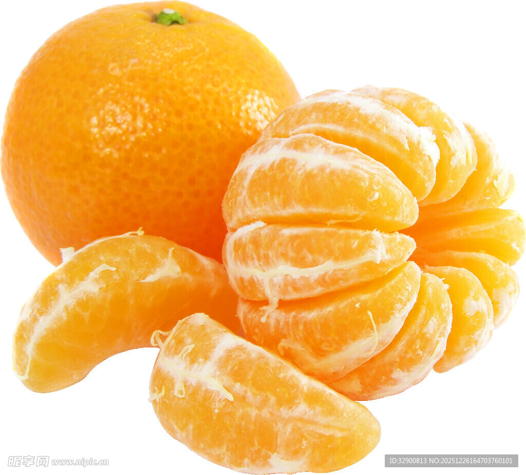 新鲜剥开的橘子及整果