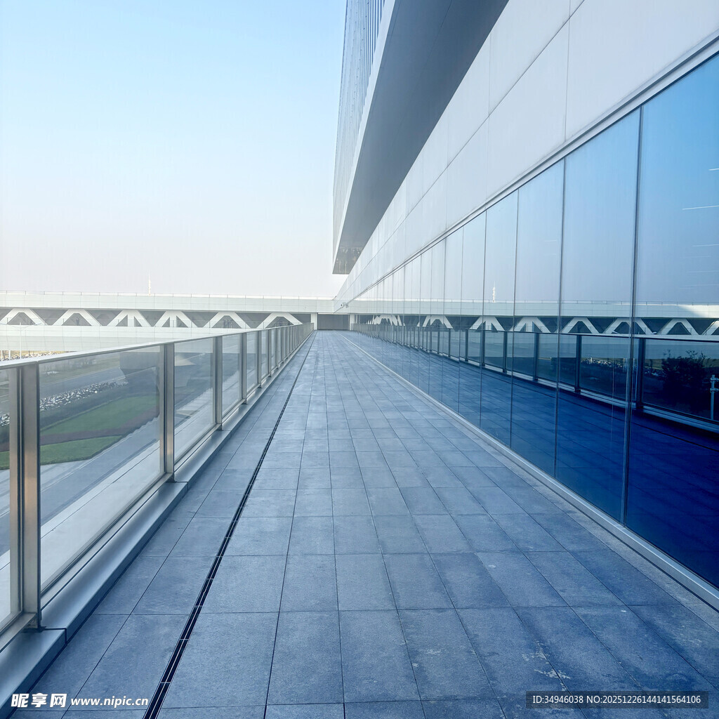 现代建筑露天观景长廊